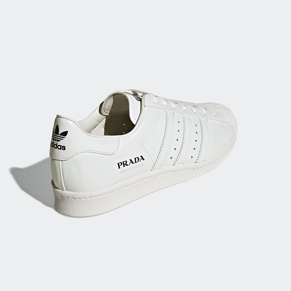 人気話題コラボ!アディダス×プラダ 偽物スーパースター&ボウリングバッグ